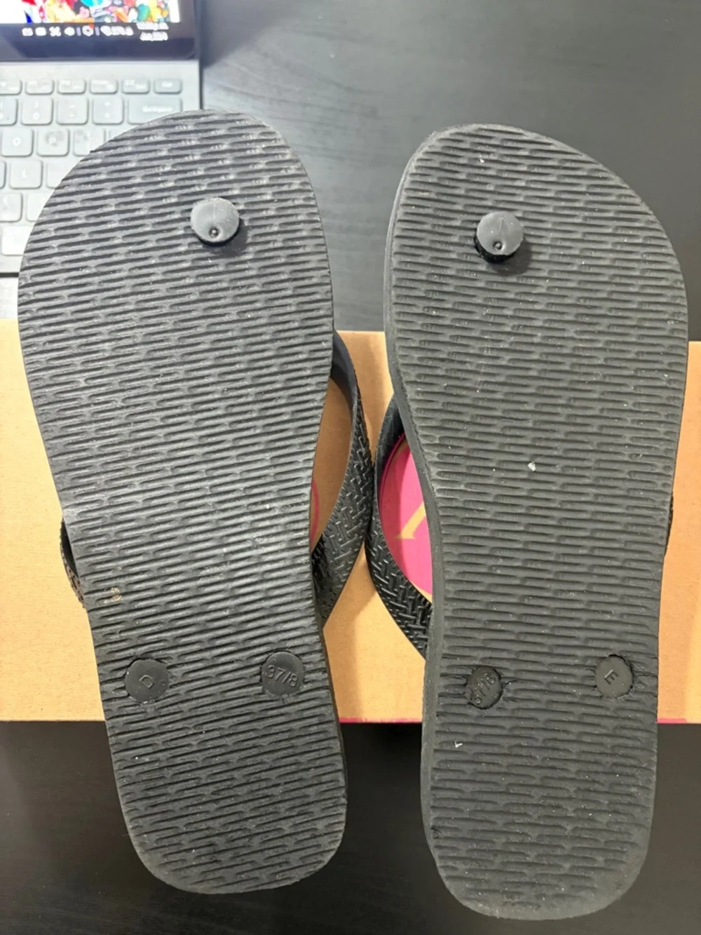 Havaianas Men’s Corinthians Graphic Flip-Flops — Black & Red